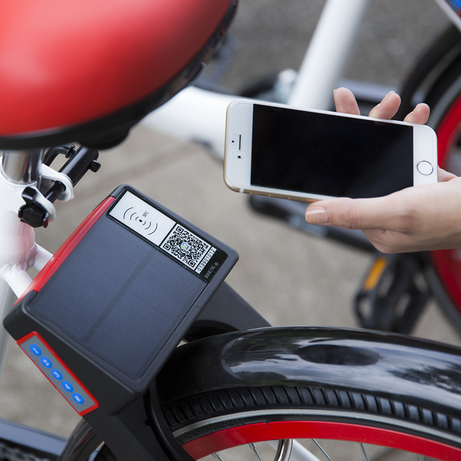 スマホをかざす